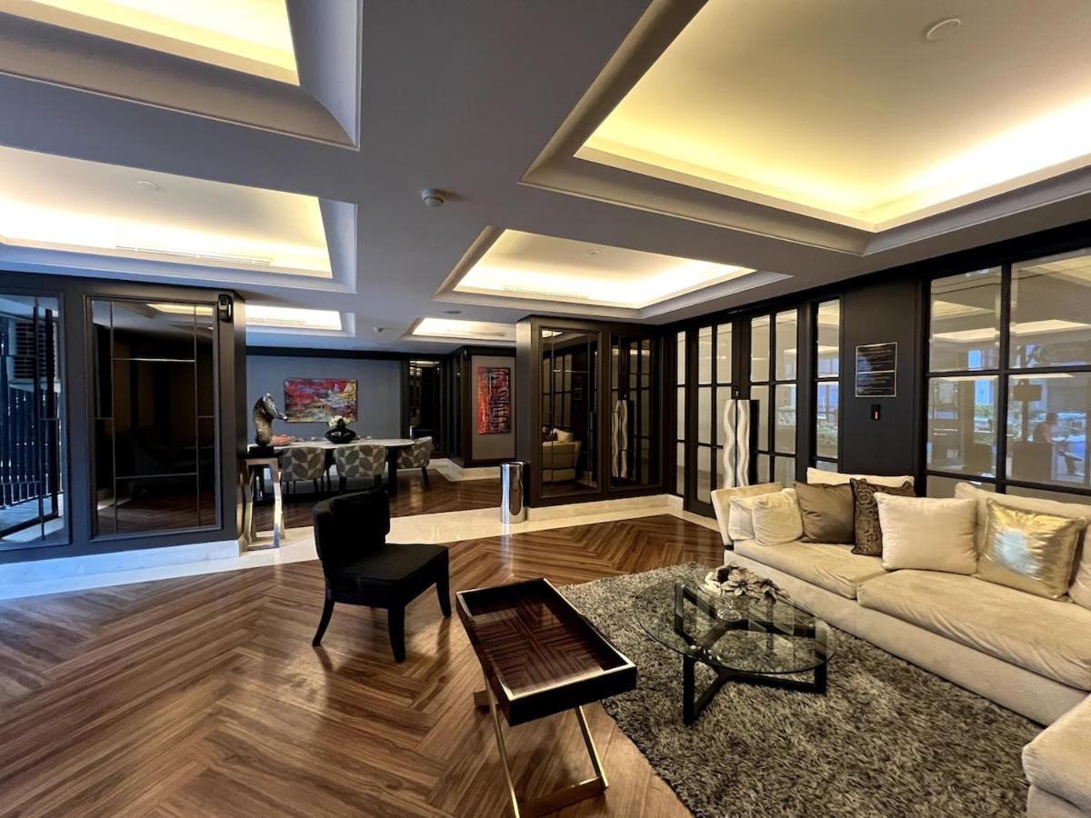 Apartemen 2 Bed Casa Grande Mall Kota Kasablanka, View Swimming Pool By Travelibu